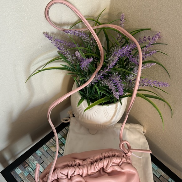 ManSur Gavriel Mini Cloud Leather Clutch
Mansur Gavriel - Picture 15 of 15